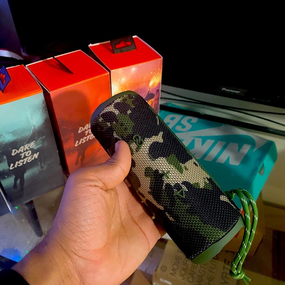 Flip 6 speaker sounds quality very good